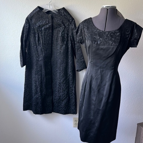 Jackie Morgan Dresses & Skirts - Jackie Morgan dress and coat Vintage size 2 black brocade lined